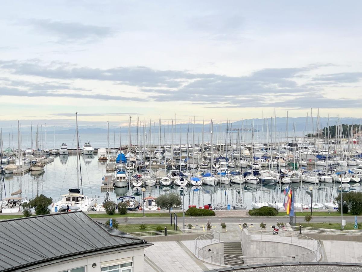 Luxury Marina View Apartment 이졸라 외부 사진